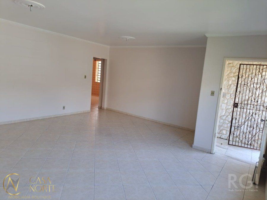 Casa à venda com 3 quartos, 180m², 1 suíte, 2 vagas, Rua Paulo Blaschke no bairro Jardim Itu em Porto Alegre
