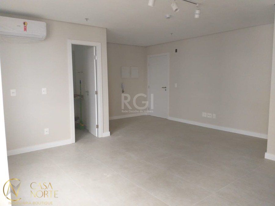 Sala Comercial à venda com 1 quarto, 37m², 1 vaga, Avenida Independência no bairro Independência em Porto Alegre