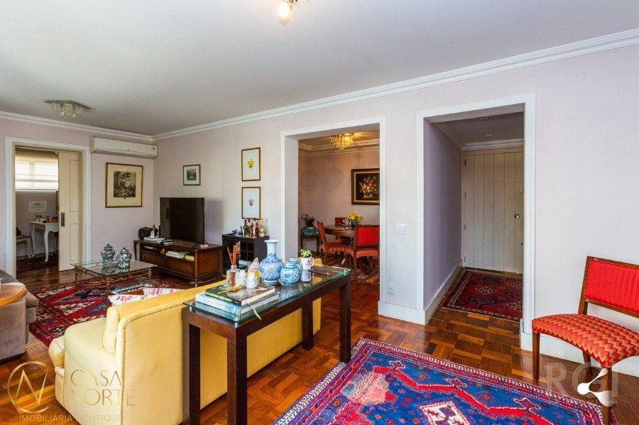 Apartamento à venda com 3 quartos, 144m², 1 suíte, 2 vagas, Rua Santo Inácio no bairro Moinhos de Vento em Porto Alegre