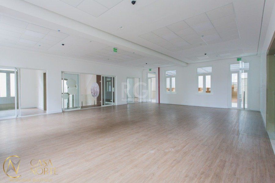 Sala Comercial à venda , 61m², 1 vaga, Avenida Independência no bairro Independência em Porto Alegre