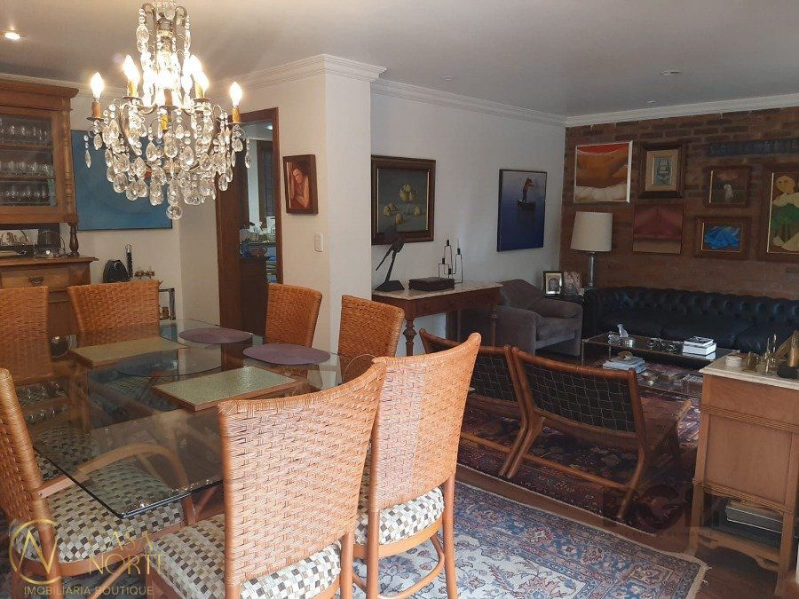 Casa à venda com 3 quartos, 350m², 3 suítes, 4 vagas, Rua São Leopoldo no bairro Vila Jardim em Porto Alegre