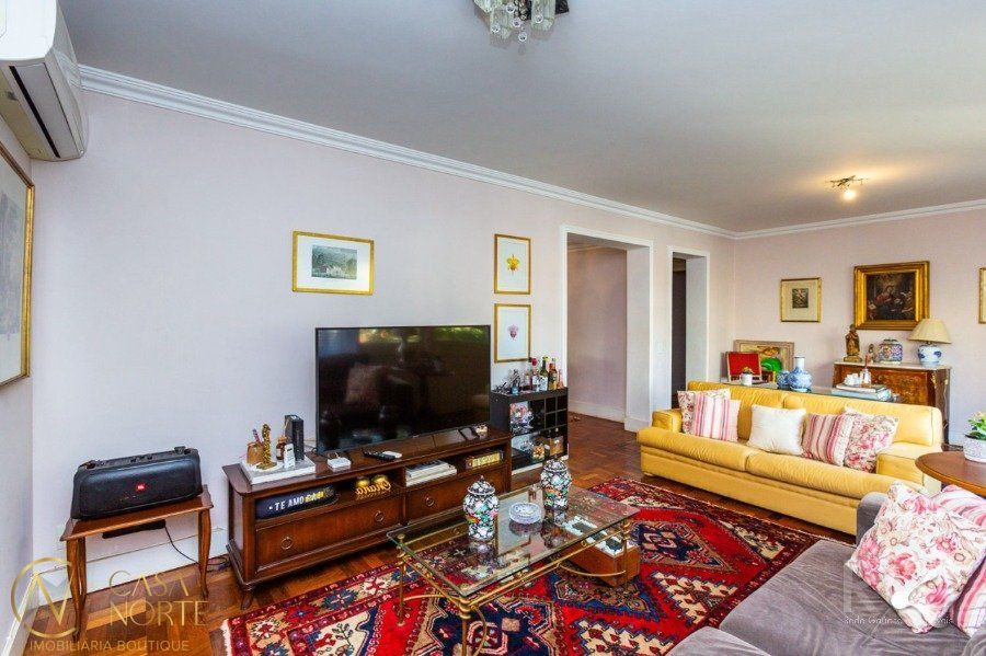 Apartamento à venda com 3 quartos, 144m², 1 suíte, 2 vagas, Rua Santo Inácio no bairro Moinhos de Vento em Porto Alegre