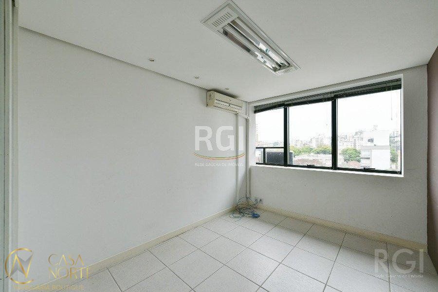 Sala Comercial à venda , 153m², 1 vaga, Avenida Taquara no bairro Petrópolis em Porto Alegre