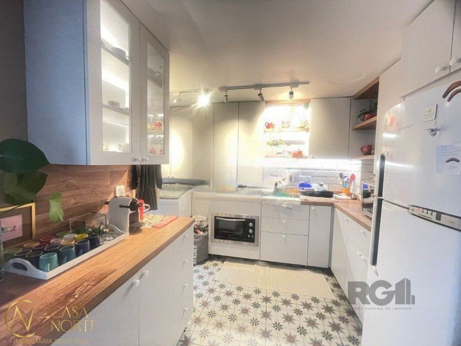 Casa de Condomínio à venda com 3 quartos, 137m², 1 suíte, 2 vagas, Rua Alberto Jeronimo Guerra no bairro Mário Quintana em Porto Alegre