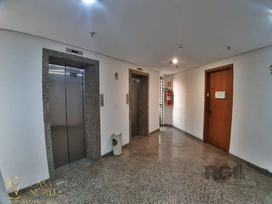 Sala Comercial à venda , 57m², Avenida Carlos Gomes no bairro Auxiliadora em Porto Alegre