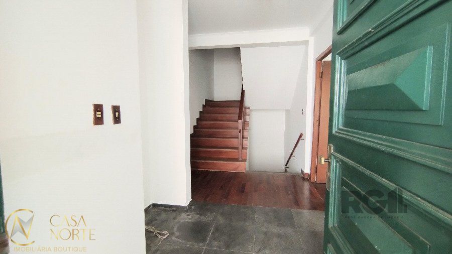 Casa à venda com 4 quartos, 417m², 2 suítes, 1 vaga, Avenida Quito no bairro Jardim Lindóia em Porto Alegre