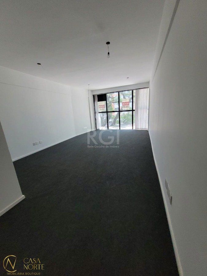 Sala Comercial à venda , 34m², Avenida Cristovao Colombo no bairro Floresta em Porto Alegre