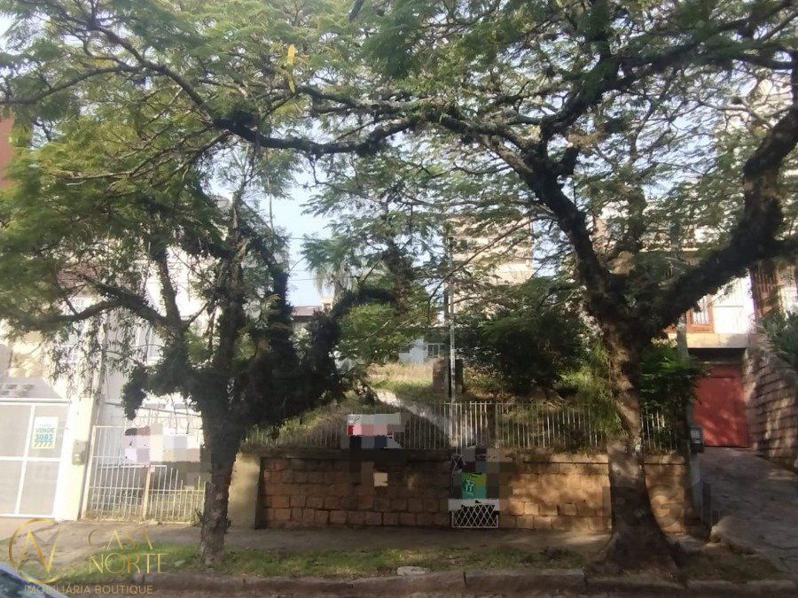 Terreno à venda  com 434m², Rua Moema no bairro Chácara das Pedras em Porto Alegre
