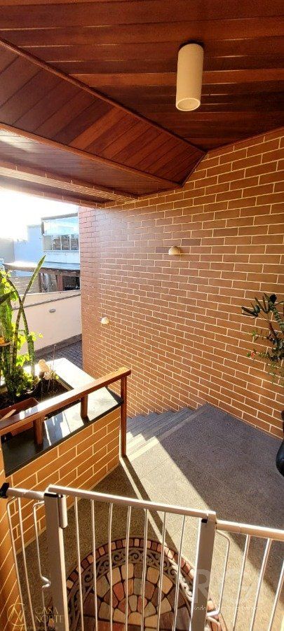 Casa de Condomínio à venda com 4 quartos, 301m², 1 suíte, 2 vagas, Rua Monte Alverne no bairro Chácara das Pedras em Porto Alegre
