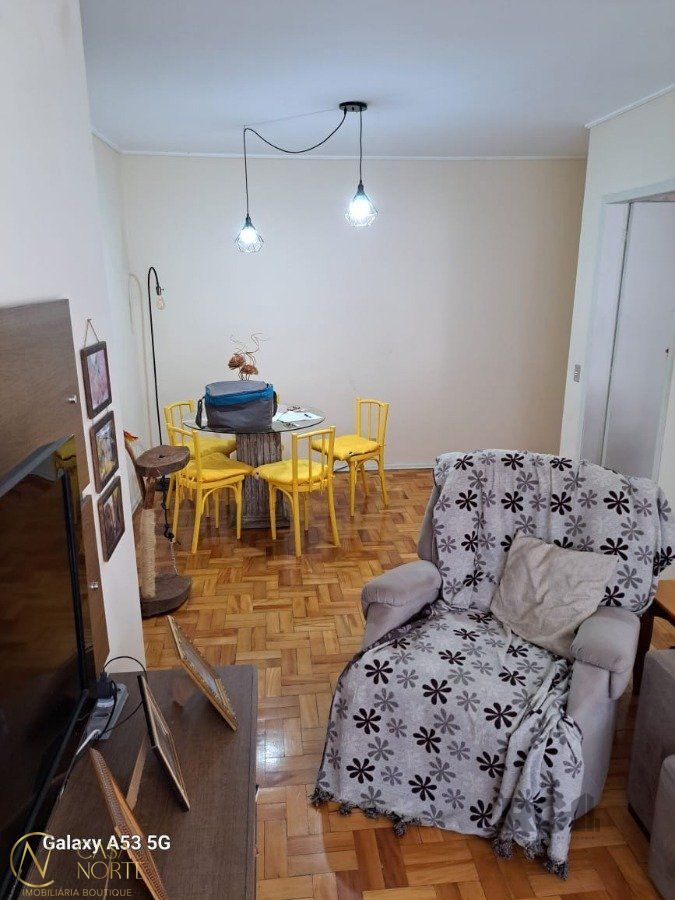 Apartamento à venda com 3 quartos, 95m², 1 suíte, 1 vaga, Rua Bezerra de Menezes no bairro Passo da Areia em Porto Alegre
