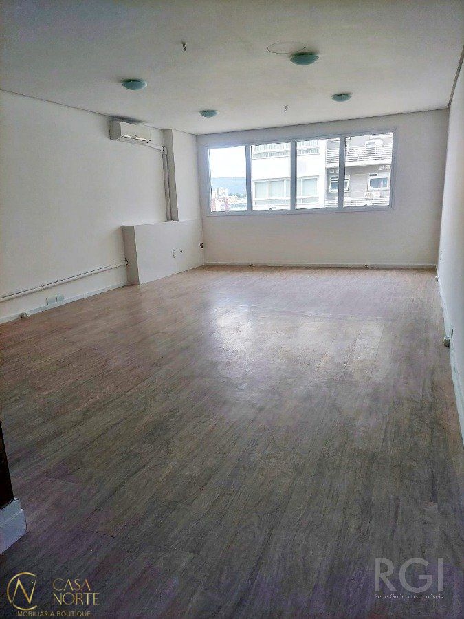 Sala Comercial à venda , 42m², 1 vaga, Avenida Assis Brasil no bairro Cristo Redentor em Porto Alegre