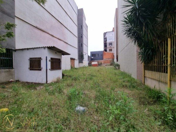 Terreno à venda  com 321m², Rua Itapeva no bairro Passo da Areia em Porto Alegre