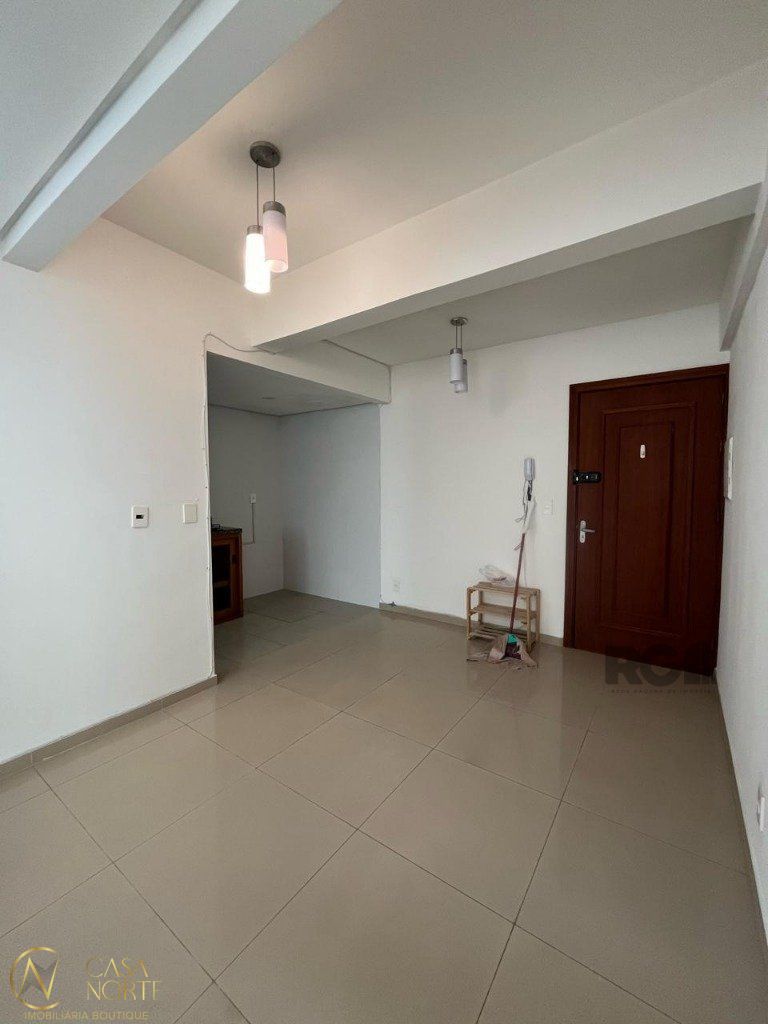 Cobertura à venda com 2 quartos, 94m², 1 suíte, 1 vaga, Rua Barão de Teffe no bairro Menino Deus em Porto Alegre