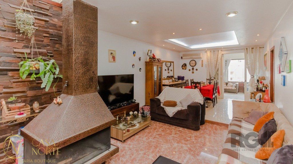 Casa à venda com 4 quartos, 394m², 2 suítes, 4 vagas, Rua Edmundo Bastian no bairro Cristo Redentor em Porto Alegre