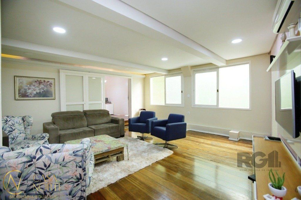 Casa à venda com 4 quartos, 235m², 1 suíte, 3 vagas, Rua Afonso Pena no bairro Azenha em Porto Alegre