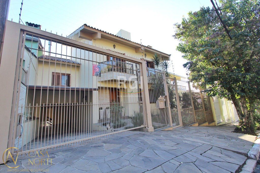 Casa à venda com 3 quartos, 250m², 1 suíte, Rua Fernando Osorio no bairro Teresópolis em Porto Alegre