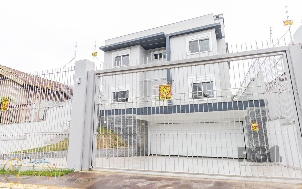 Casa à venda com 4 quartos, 254m², 3 suítes, 5 vagas, Rua Malgaxe no bairro Vila Ipiranga em Porto Alegre