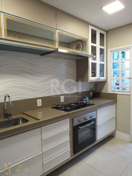 Casa à venda com 3 quartos, 166m², 1 suíte, 3 vagas, Rua Professor Luiz Antônio Lopes no bairro Morro Santana em Porto Alegre