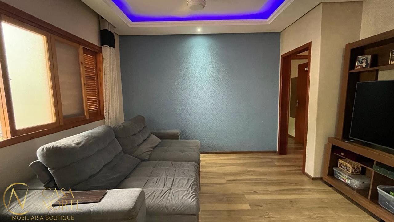 Casa à venda com 4 quartos, 215m², 1 suíte, 4 vagas, Rua Doutor Voltaire Pires no bairro Santo Antônio em Porto Alegre