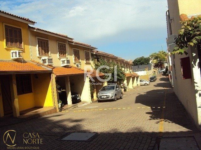 Casa de Condomínio à venda com 3 quartos, 95m², 1 vaga, Rua Humberto de Campos no bairro Partenon em Porto Alegre