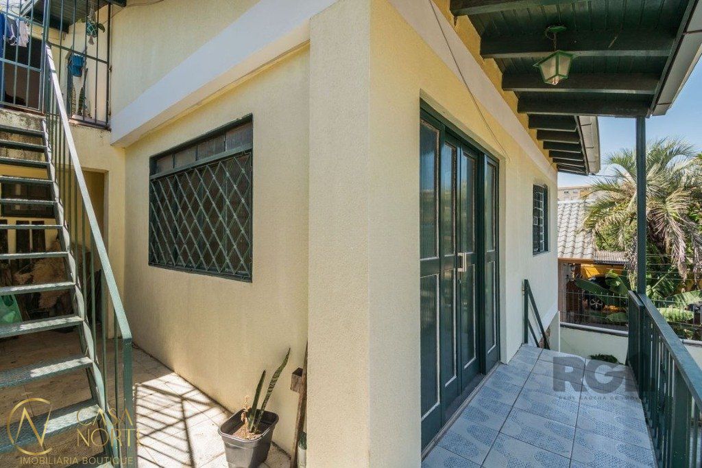 Casa à venda com 5 quartos, 226m², 1 suíte, 3 vagas, Acesso José da Silva Bernardo no bairro Jardim Sabará em Porto Alegre