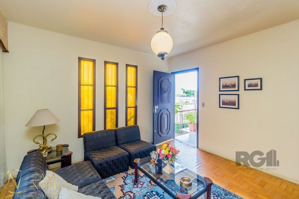 Casa à venda com 3 quartos, 154m², 4 vagas, Avenida Circular no bairro Vila Jardim em Porto Alegre
