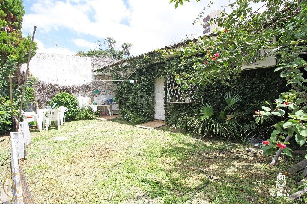 Prédio Comercial à venda , 244m², 4 vagas, Rua Verissimo Rosa no bairro Partenon em Porto Alegre
