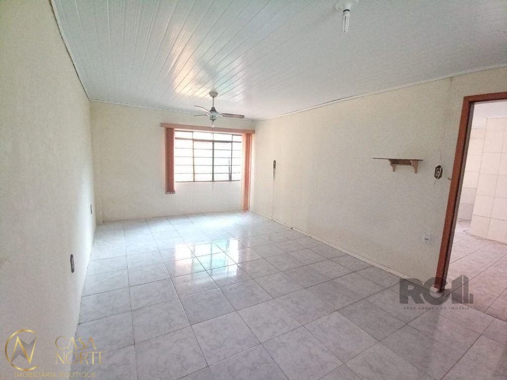 Casa à venda com 2 quartos, 121m², 3 vagas, Avenida Vereador Roberto Landell de Moura no bairro Campo Novo em Porto Alegre