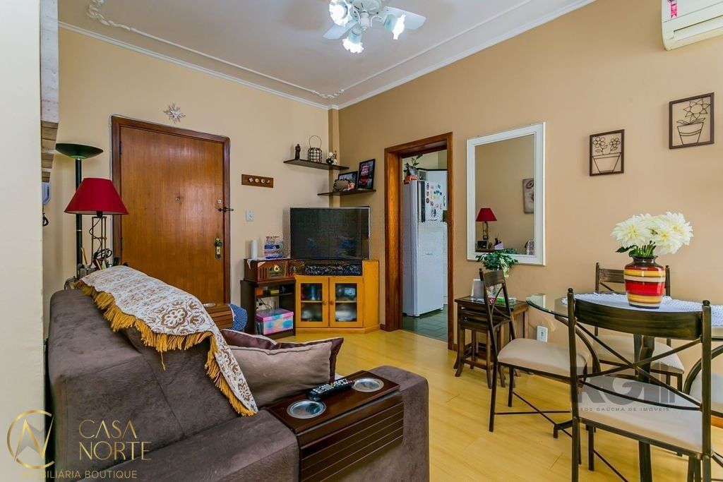 Apartamento à venda com 2 quartos, 56m², Rua Teixeira de Freitas no bairro Santo Antônio em Porto Alegre