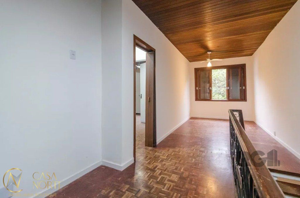 Casa à venda com 3 quartos, 160m², 1 suíte, 2 vagas, Rua Silverio Souto no bairro Teresópolis em Porto Alegre