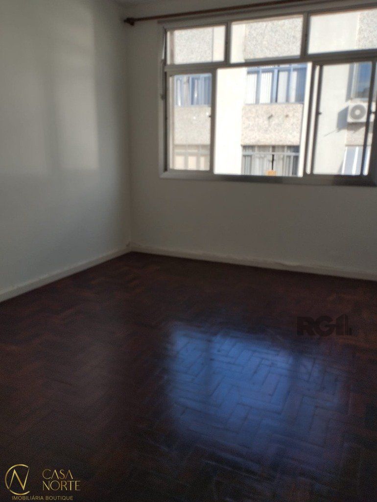 Apartamento à venda com 3 quartos, 75m², Rua Eurico Lara no bairro Medianeira em Porto Alegre