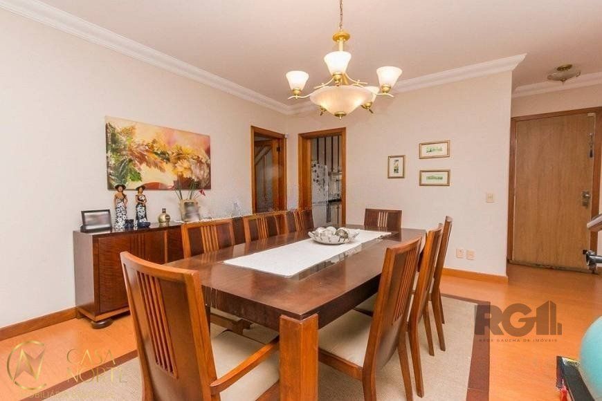Casa à venda com 4 quartos, 380m², 2 suítes, 4 vagas, Rua Carumbé no bairro Bom Jesus em Porto Alegre