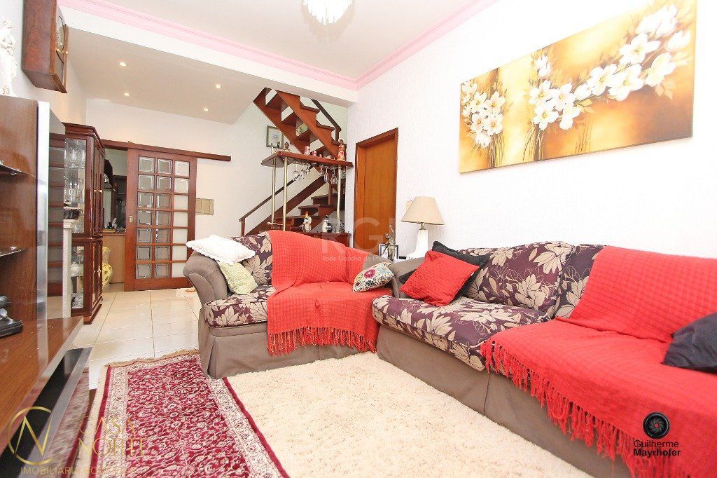 Casa à venda com 3 quartos, 165m², 1 suíte, 2 vagas, Rua Marciano Ribeiro no bairro Medianeira em Porto Alegre