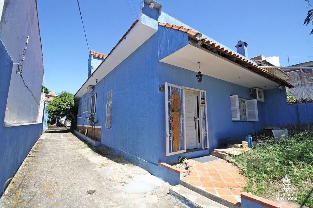 Casa à venda com 3 quartos, 254m², 1 suíte, 3 vagas, Rua Guilherme Alves no bairro Partenon em Porto Alegre