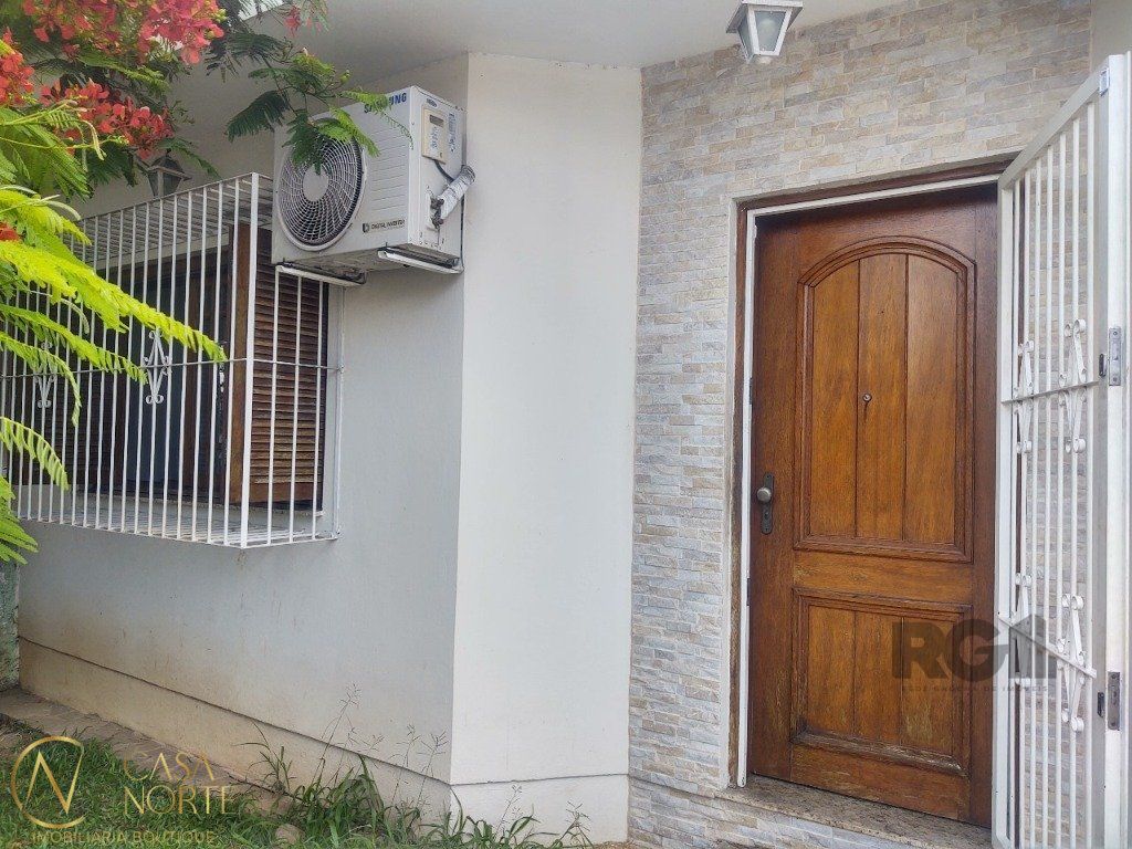 Casa à venda com 2 quartos, 119m², 1 suíte, 4 vagas, Travessa Chateaubriand no bairro Passo das Pedras em Porto Alegre