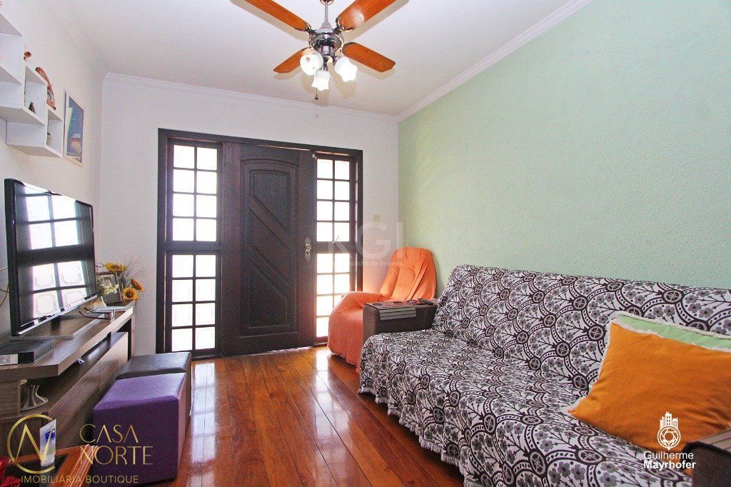 Casa à venda com 5 quartos, 245m², 3 vagas, Rua Waldomiro Silveira Dias no bairro Jardim Itu em Porto Alegre