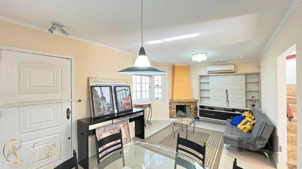 Casa à venda com 3 quartos, 119m², 2 vagas, Avenida José Corrêa da Silva no bairro Cavalhada em Porto Alegre