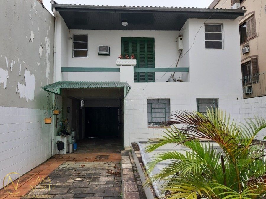Casa à venda com 3 quartos, 130m², 1 suíte, 5 vagas, Rua Surupa no bairro Jardim  Botânico em Porto Alegre