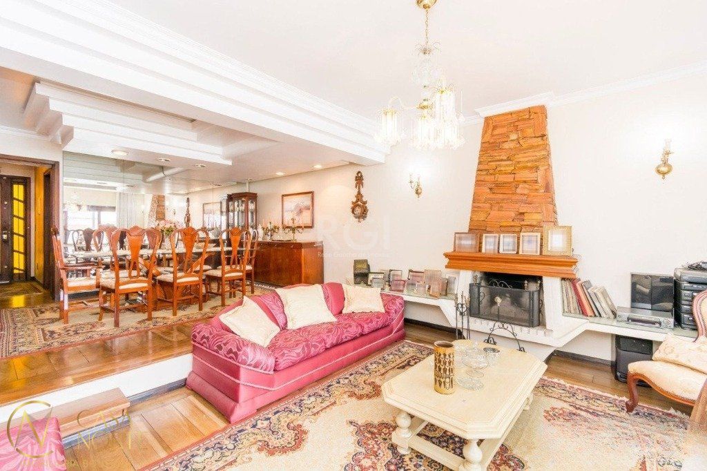 Casa à venda com 4 quartos, 333m², 1 suíte, 4 vagas, Rua Geraldo Souza Moreira no bairro Passo da Areia em Porto Alegre