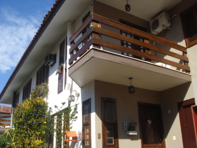 Casa de Condomínio à venda com 3 quartos, 132m², 2 vagas, Rua Doutor Mário Totta no bairro Tristeza em Porto Alegre