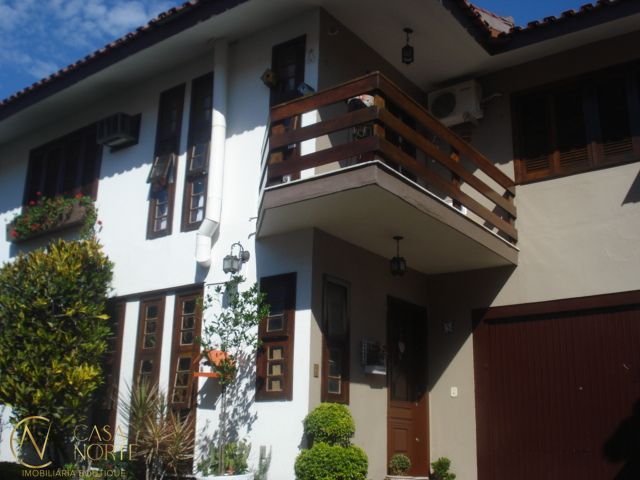 Casa de Condomínio à venda com 3 quartos, 132m², 2 vagas, Rua Doutor Mário Totta no bairro Tristeza em Porto Alegre