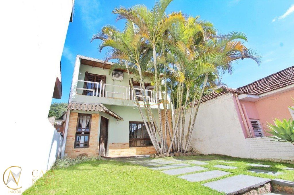 Casa à venda com 5 quartos, 260m², 2 suítes, 4 vagas, Rua Professor Carvalho Freitas no bairro Teresópolis em Porto Alegre