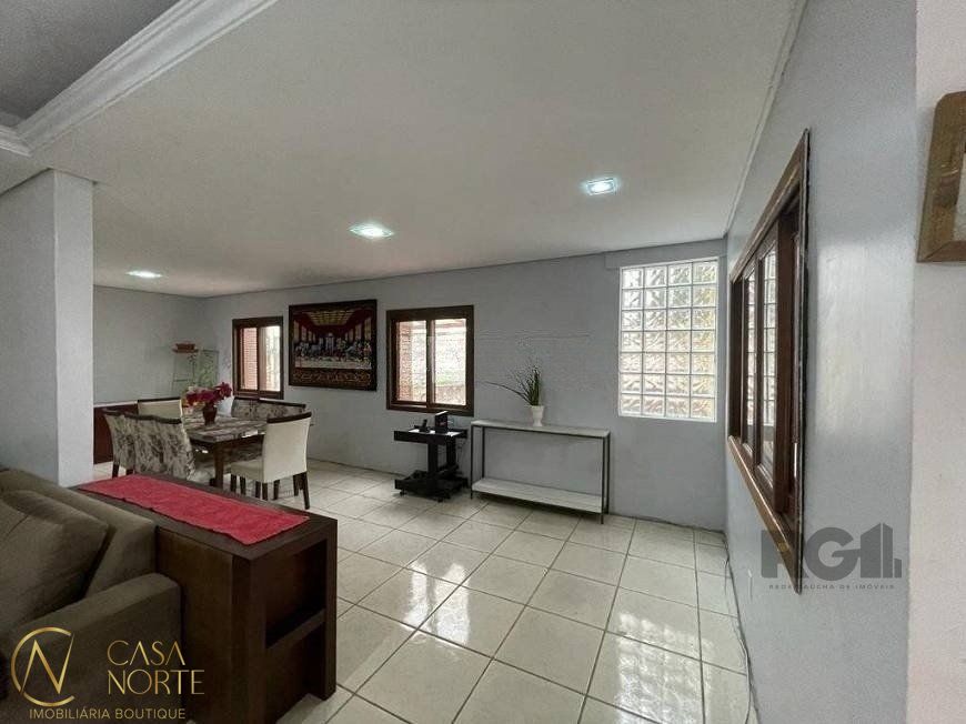 Casa à venda com 4 quartos, 130m², 1 suíte, 2 vagas, Estrada Campo Novo no bairro Ipanema em Porto Alegre