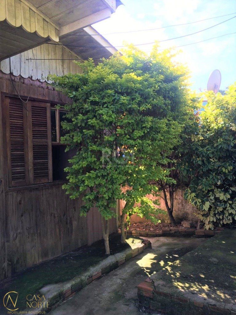 Casa à venda com 3 quartos, 74m², 2 vagas, Rua Cangussu no bairro Nonoai em Porto Alegre