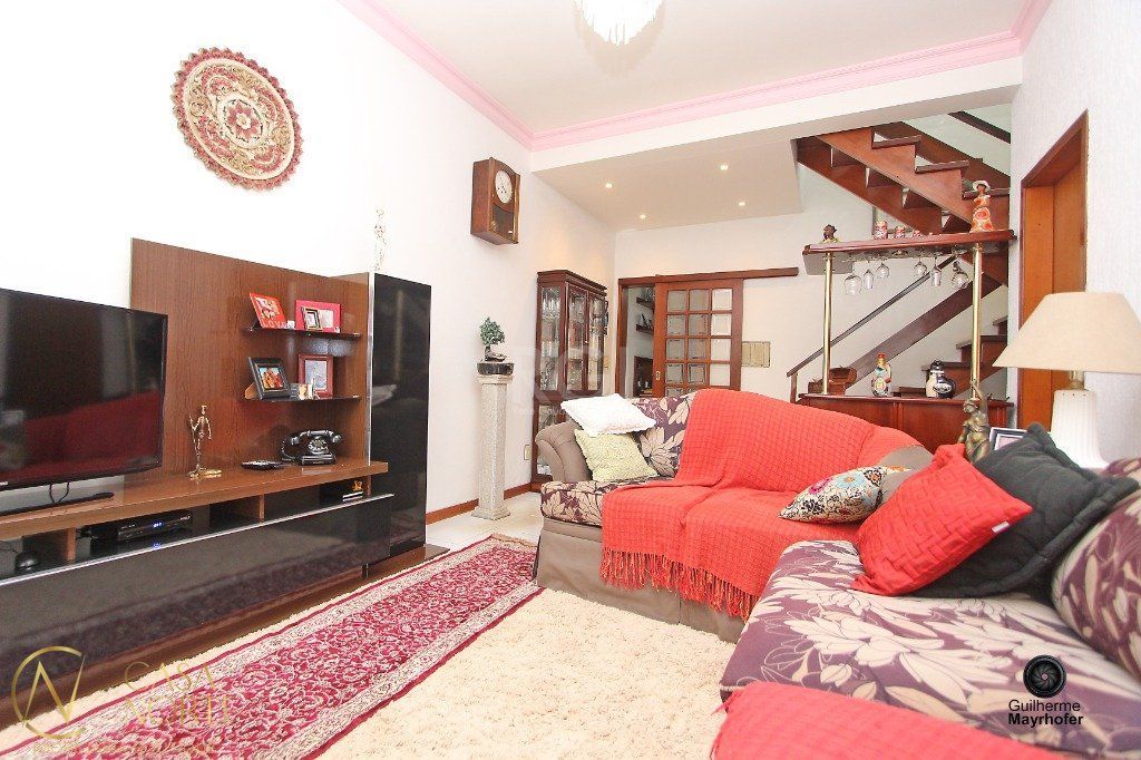 Casa à venda com 3 quartos, 165m², 1 suíte, 2 vagas, Rua Marciano Ribeiro no bairro Medianeira em Porto Alegre
