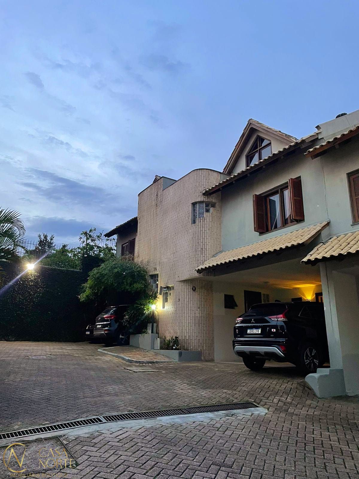 Casa de Condomínio à venda com 3 quartos, 180m², 1 suíte, 2 vagas, Avenida Jacuí no bairro Cristal em Porto Alegre