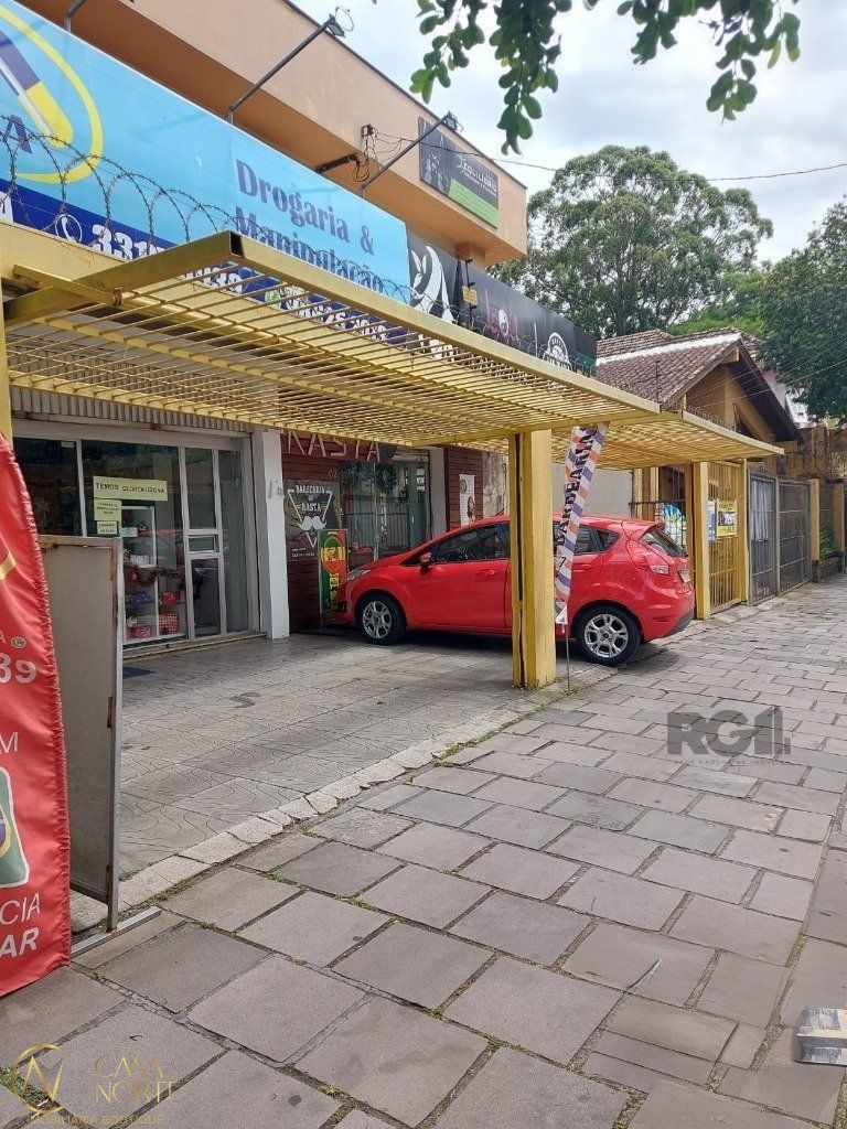 Casa à venda com 5 quartos, 600m², 10 vagas, Avenida Teresópolis no bairro Teresópolis em Porto Alegre
