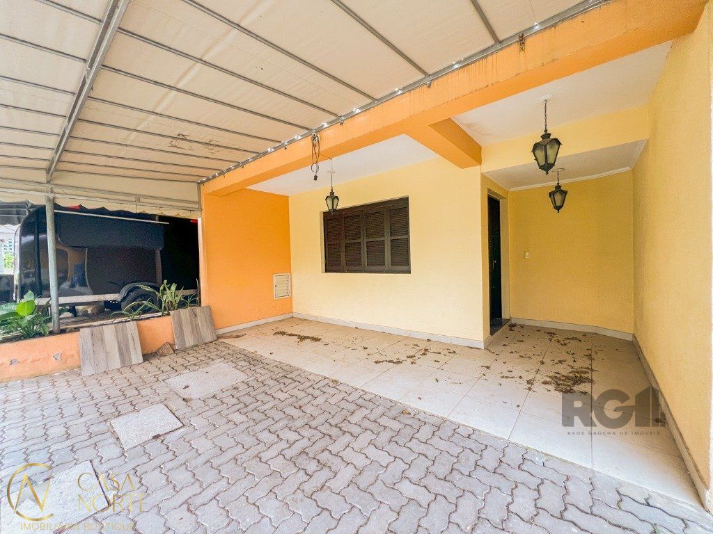 Casa de Condomínio à venda com 3 quartos, 184m², 1 suíte, 2 vagas, Avenida Engenheiro Ludolfo Boehl no bairro Teresópolis em Porto Alegre