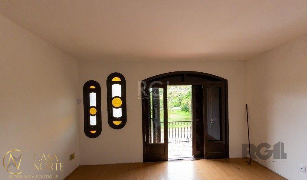 Casa à venda com 4 quartos, 450m², 3 suítes, 5 vagas, Rua Marcio Dias no bairro Nonoai em Porto Alegre