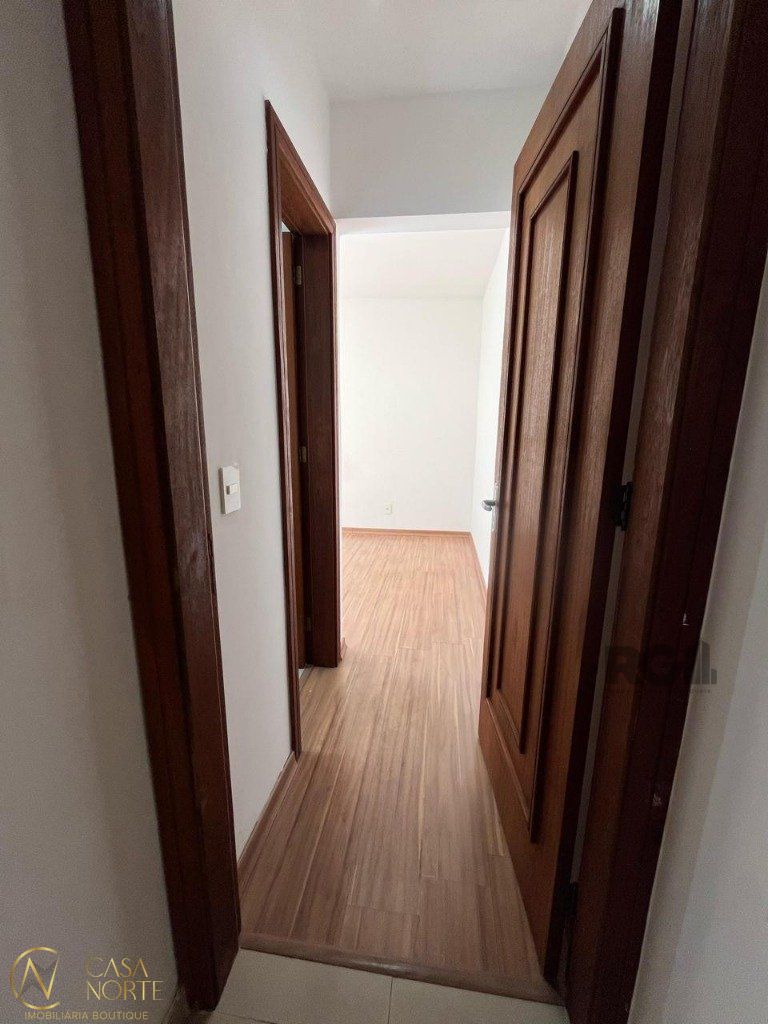 Cobertura à venda com 2 quartos, 94m², 1 suíte, 1 vaga, Rua Barão de Teffe no bairro Menino Deus em Porto Alegre